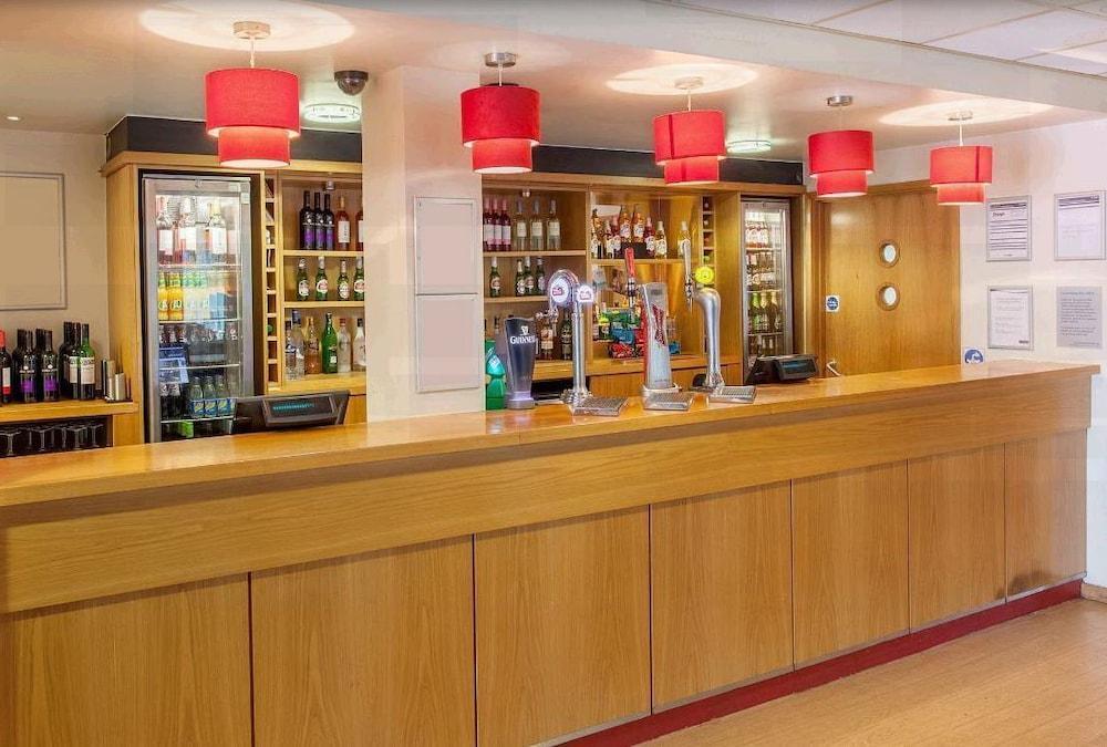 Ibis Budget London Heathrow T5 Σλόουθ Εξωτερικό φωτογραφία