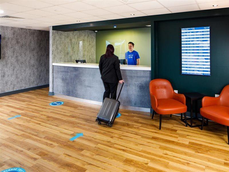 Ibis Budget London Heathrow T5 Σλόουθ Εξωτερικό φωτογραφία