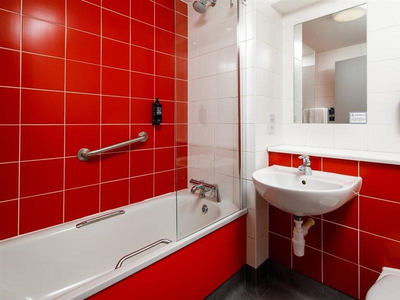 Ibis Budget London Heathrow T5 Σλόουθ Εξωτερικό φωτογραφία