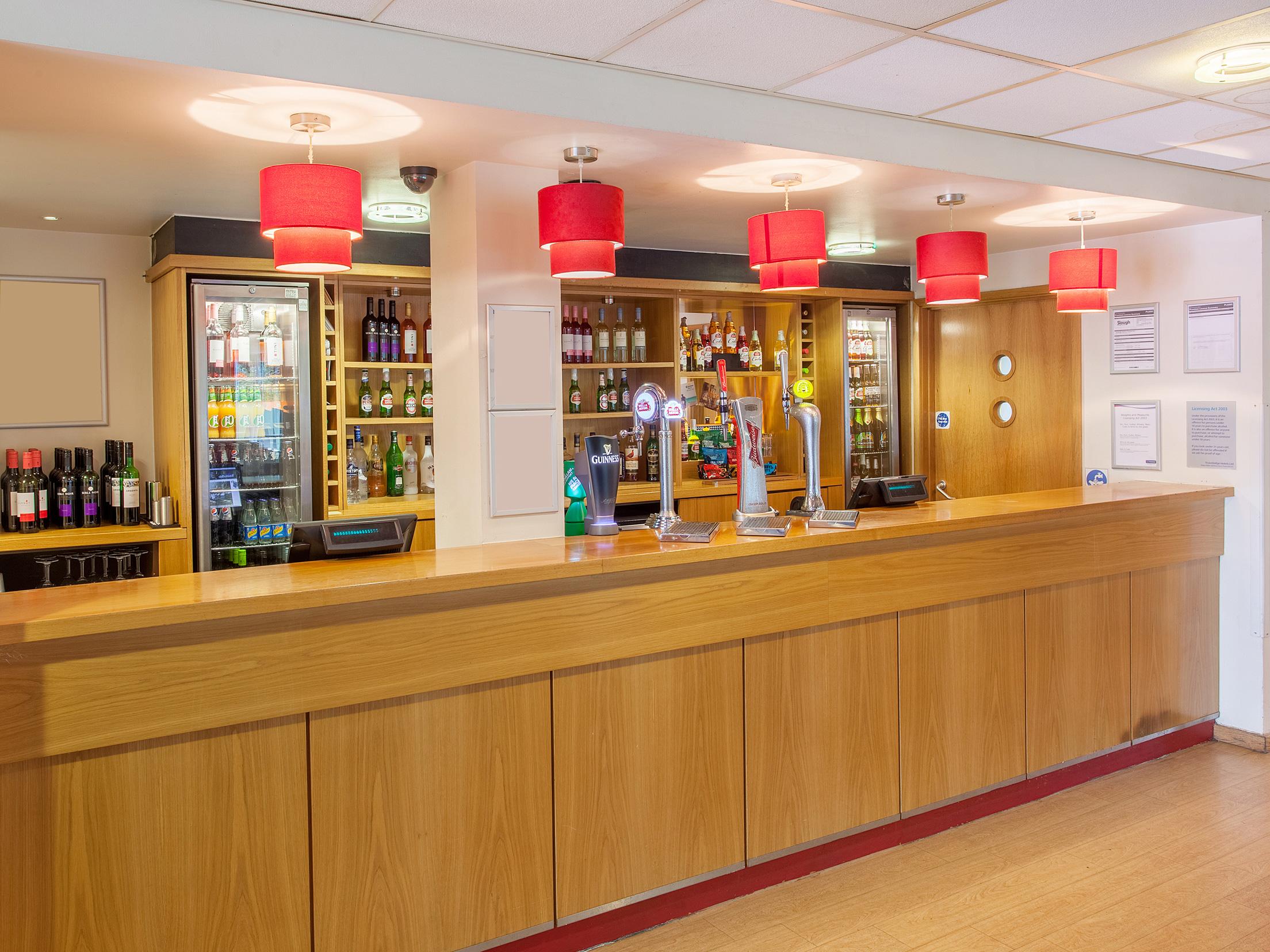 Ibis Budget London Heathrow T5 Σλόουθ Εξωτερικό φωτογραφία