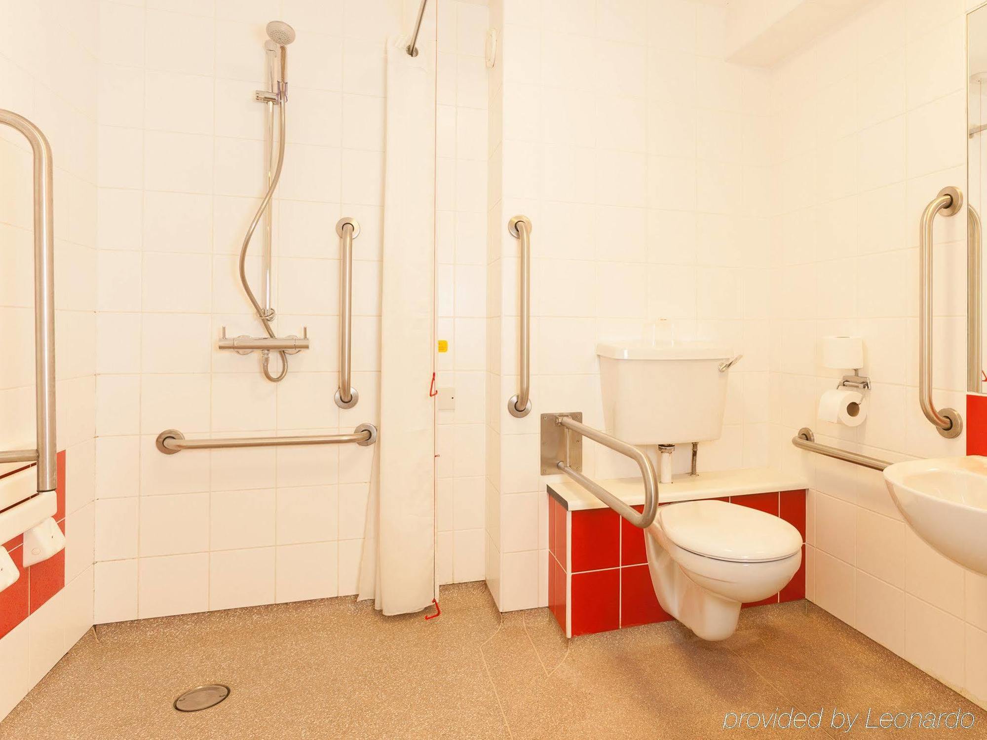Ibis Budget London Heathrow T5 Σλόουθ Εξωτερικό φωτογραφία